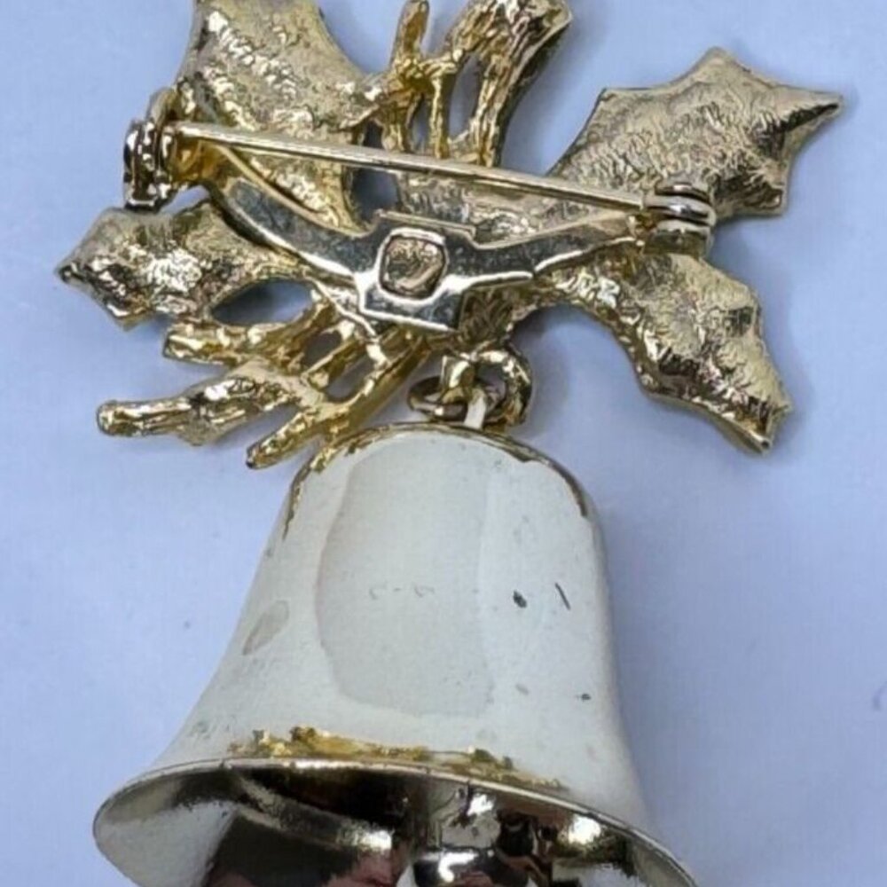 Christmas Bell Pin Brooch Vintage Winter Holiday Jewelry Holly Green Red 2 inch - Picture 3 of 5